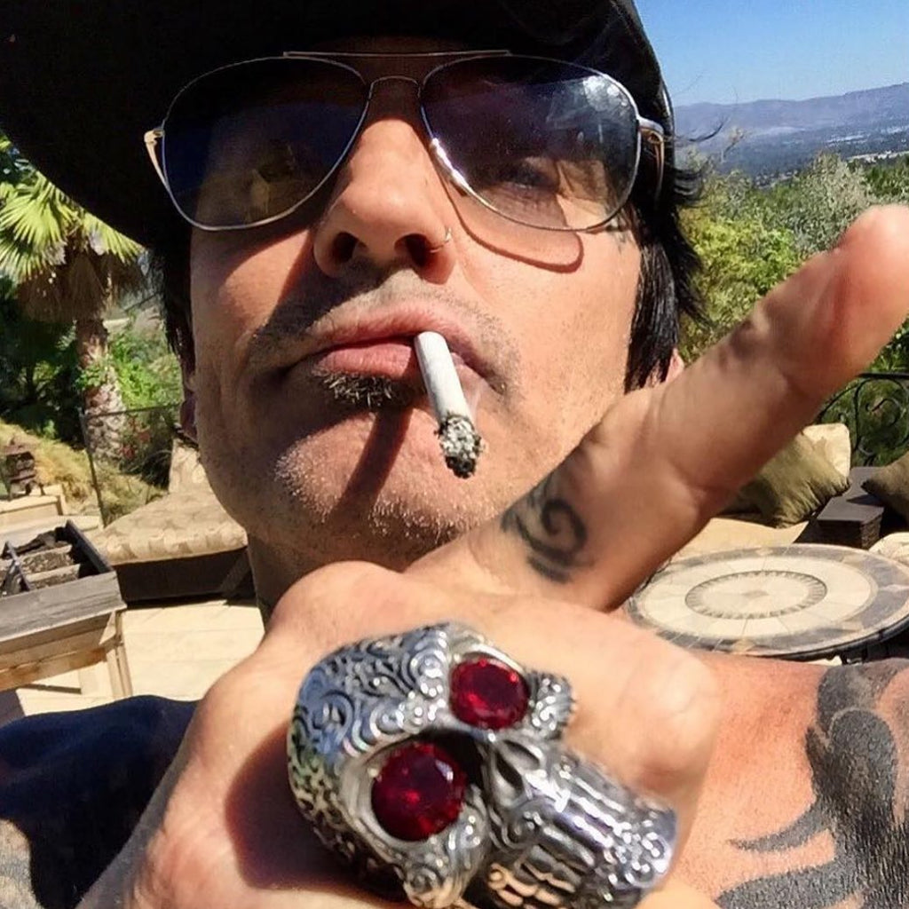 TB @tommylee Rocking