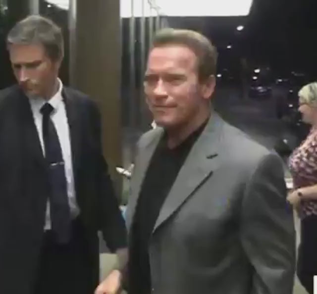 Arnold Schwarzenegger wearing his AJT Terminator Skull Ring — cropped film 1